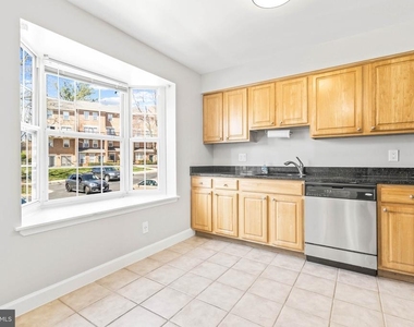 3842 Chesterwood Drive - Photo Thumbnail 11