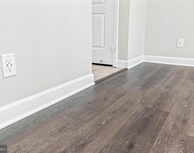 3842 Chesterwood Drive - Photo Thumbnail 3