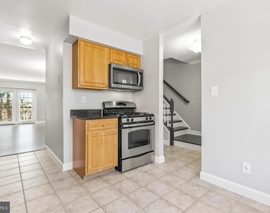 3842 Chesterwood Drive - Photo Thumbnail 2