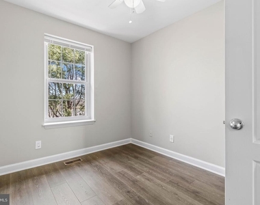 3842 Chesterwood Drive - Photo Thumbnail 16