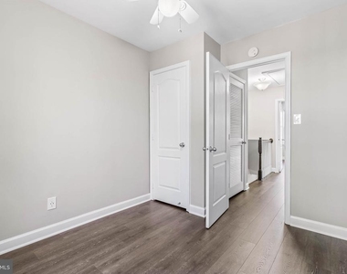3842 Chesterwood Drive - Photo Thumbnail 5