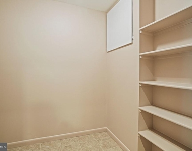 6428 Earlham Drive - Photo Thumbnail 32
