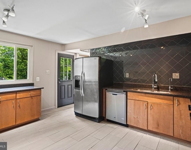 6428 Earlham Drive - Photo Thumbnail 7