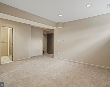 6428 Earlham Drive - Photo Thumbnail 40