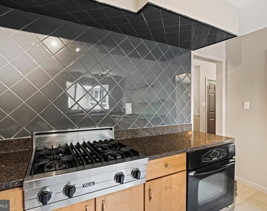 6428 Earlham Drive - Photo Thumbnail 11