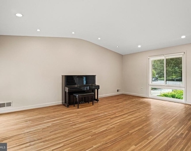6428 Earlham Drive - Photo Thumbnail 17