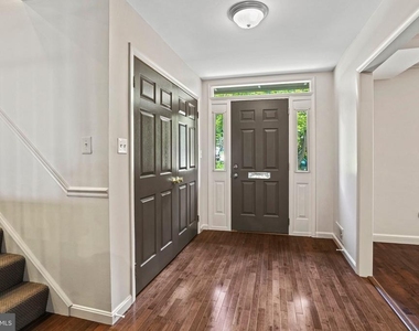 6428 Earlham Drive - Photo Thumbnail 4