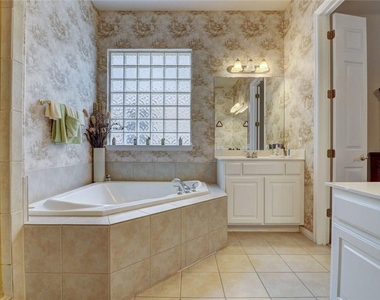 10508 Canyon Vista Way - Photo Thumbnail 16