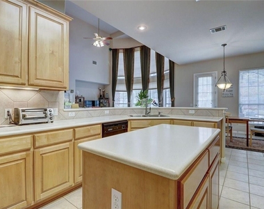 10508 Canyon Vista Way - Photo Thumbnail 7