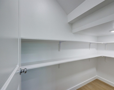 230 Brown St - Photo Thumbnail 9