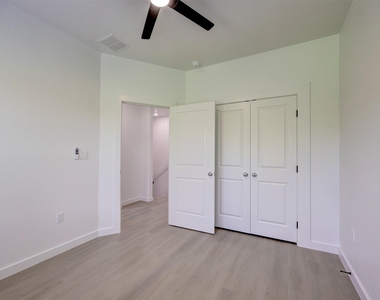 230 Brown St - Photo Thumbnail 16