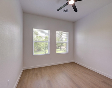 230 Brown St - Photo Thumbnail 12