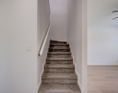 230 Brown St - Photo Thumbnail 11