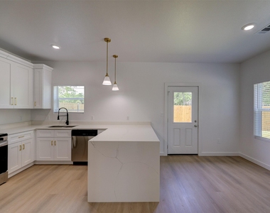 230 Brown St - Photo Thumbnail 7