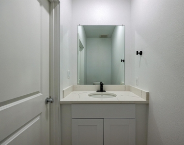 230 Brown St - Photo Thumbnail 6