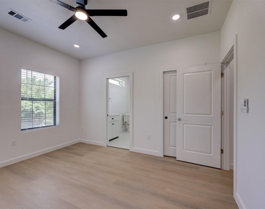 230 Brown St - Photo Thumbnail 17