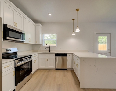 230 Brown St - Photo Thumbnail 10