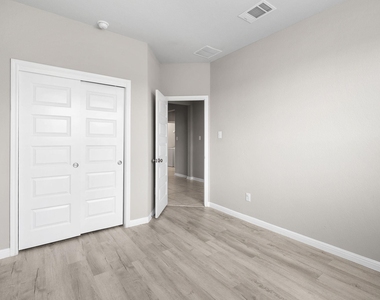313 Mclintock Rd - Photo Thumbnail 5