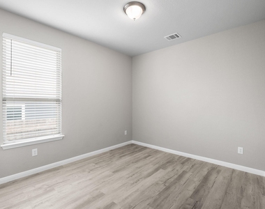 313 Mclintock Rd - Photo Thumbnail 10