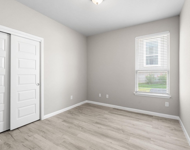 313 Mclintock Rd - Photo Thumbnail 8