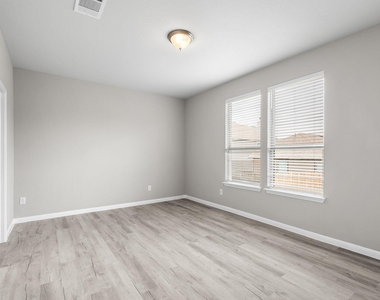 313 Mclintock Rd - Photo Thumbnail 23