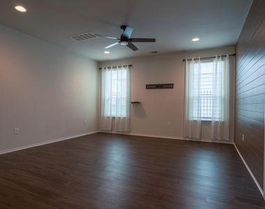 10509 Abana Way - Photo Thumbnail 5