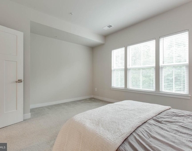 7523 Bharat Way - Photo Thumbnail 20