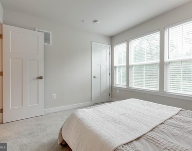 7523 Bharat Way - Photo Thumbnail 32
