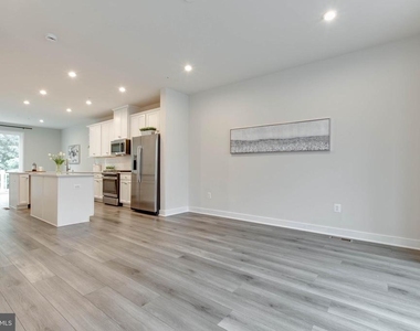 7523 Bharat Way - Photo Thumbnail 5