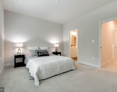 7523 Bharat Way - Photo Thumbnail 17
