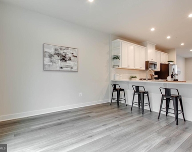 7523 Bharat Way - Photo Thumbnail 12