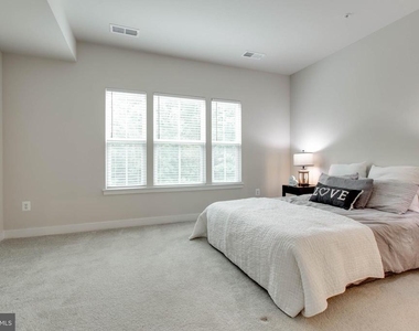 7523 Bharat Way - Photo Thumbnail 18