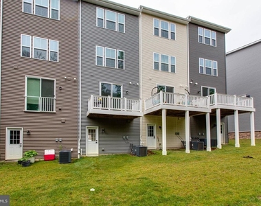 7523 Bharat Way - Photo Thumbnail 41