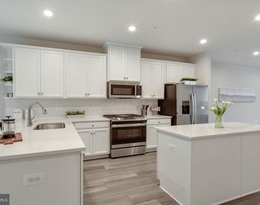 7523 Bharat Way - Photo Thumbnail 9