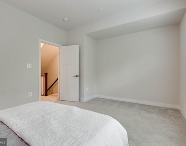7523 Bharat Way - Photo Thumbnail 19