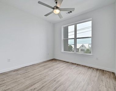 4801 Springdale Rd - Photo Thumbnail 12