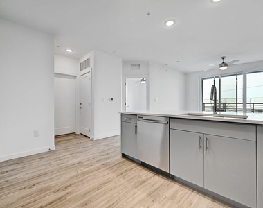 4801 Springdale Rd - Photo Thumbnail 3