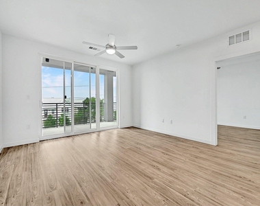 4801 Springdale Rd - Photo Thumbnail 11