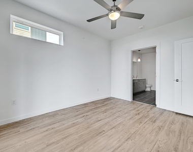 4801 Springdale Rd - Photo Thumbnail 17