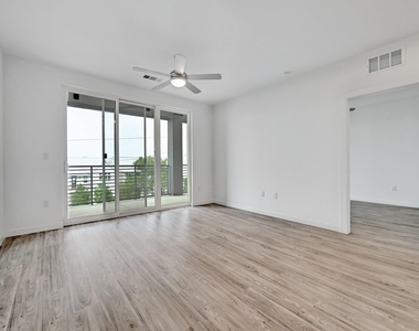 4801 Springdale Rd - Photo Thumbnail 8