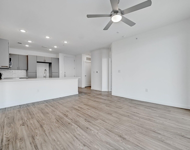 4801 Springdale Rd - Photo Thumbnail 9