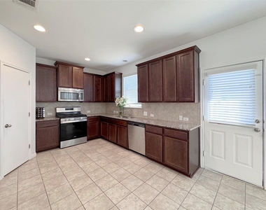 251 Triumph Rd - Photo Thumbnail 12