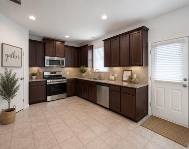 251 Triumph Rd - Photo Thumbnail 8