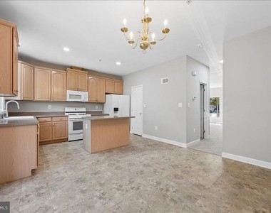 1004 Collindale Avenue - Photo Thumbnail 9