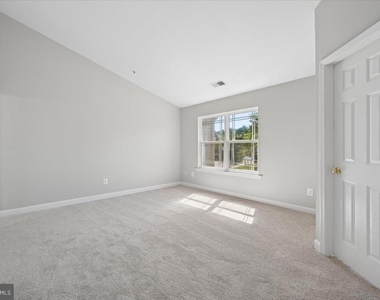 1004 Collindale Avenue - Photo Thumbnail 18
