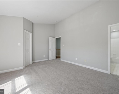 1004 Collindale Avenue - Photo Thumbnail 20