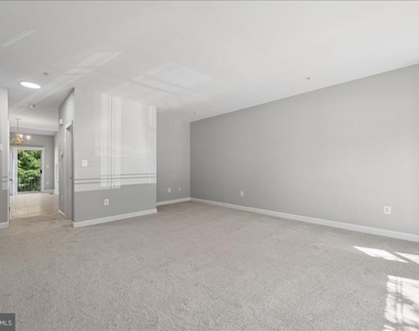 1004 Collindale Avenue - Photo Thumbnail 5