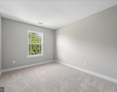 1004 Collindale Avenue - Photo Thumbnail 21
