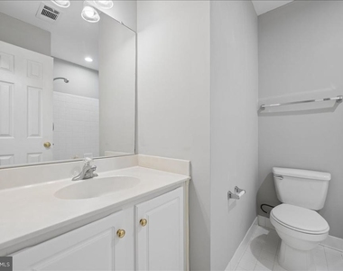 1004 Collindale Avenue - Photo Thumbnail 25