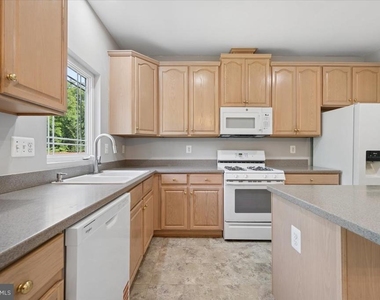 1004 Collindale Avenue - Photo Thumbnail 14